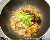 麻辣黑木耳炒洋蔥肉片．柯媽媽の植物燕窩作り方4写真
