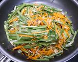 簡単！サラダチキンのニラ人参炒め作り方5写真