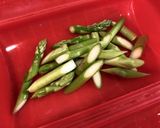 鶏肉とアスパラ、ナッツの塩レモン炒め作り方1写真