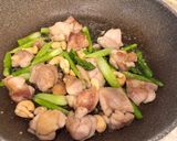 鶏肉とアスパラ、ナッツの塩レモン炒め作り方4写真