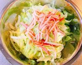 シャキシャキ簡単♡胡麻マヨカニカマサラダ作り方1写真