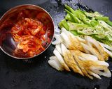 簡単！オクラと竹輪の甘辛キムチ炒め作り方2写真