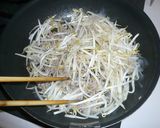 豚挽肉ともやしのピリ辛味噌炒め作り方3写真