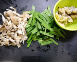 簡単！あさりとニラ舞茸のお味噌汁作り方1写真