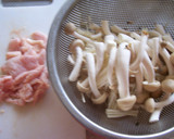 鶏皮でもう一品！鶏皮ときのこのカレー炒め作り方1写真