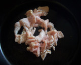 鶏皮でもう一品！鶏皮ときのこのカレー炒め作り方2写真