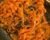 すぐできる！ヒラヒラ人参の麺つゆ炒め作り方3写真
