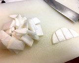 梅干しで大根と蒸し鶏の和え物（梅肉和え）作り方1写真