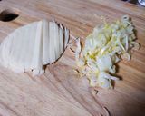 超簡単！余った餃子の皮とネギの即席スープ作り方1写真