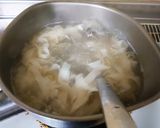 超簡単！余った餃子の皮とネギの即席スープ作り方3写真