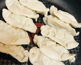 レトルト餃子のキノコといっしょ焼き作り方1写真