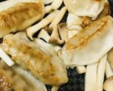レトルト餃子のキノコといっしょ焼き作り方3写真
