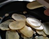 夏休みランチ！ジャガイモのフライパンピザ作り方1写真