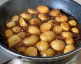小さな新じゃがで【新じゃがのオイバター煮作り方5写真
