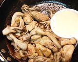 鶏ももと舞茸のレモン炒め作り方3写真