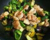 鶏むね肉と夏野菜のピリ辛炒め作り方10写真