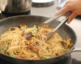夏野菜とチキンのバター醤油パスタ作り方4写真