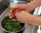 牛肉のっけ空芯菜の茎サラダ作り方1写真