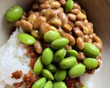 朝納豆。鶏そぼろと枝豆と一緒に作り方1写真