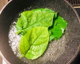 ツルムラサキと豚肉のごま梅肉和え作り方1写真