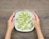 そら豆と豚肉のピリ辛ラー油炒め作り方1写真
