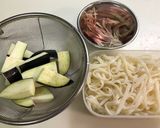 残りうどんとなすの味噌汁作り方1写真