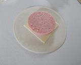 餃子の皮でポークソーセージとチーズ揚げ作り方2写真