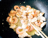 チキンとエビのマヨ炒め作り方1写真
