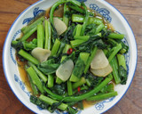つるむらさきと、にんにくの炒め物作り方4写真