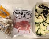 豚こま、ズッキーニとナス炒め作り方1写真