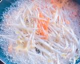 超簡単！もやしと人参の黒胡麻和え作り方3写真