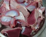 ★超簡単　砂肝のラー油炒め　大葉入り作り方1写真