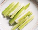 お弁当に☆セロリの豚肉巻き　柚子胡椒風味作り方1写真