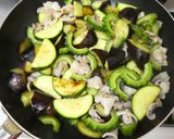 豚ばらズッキーニなすゴーヤ！夏野菜カレー作り方5写真
