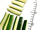 フライパンでズッキーニと豚バラ肉の春巻き作り方1写真