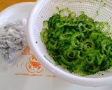 苦味がやみつき、塩揉みサラダと竜田揚げ作り方1写真