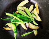 ご飯が進む夏定番なすとミョウガの醤油炒め作り方3写真