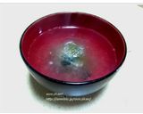 お椀に入れてお湯を注ぐだけ！みそまる作り方5写真
