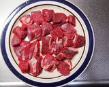 ☆牛肉の赤ワイン煮込み☆作り方1写真