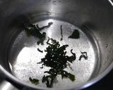 簡単！厚揚げとワカメのお味噌汁作り方2写真