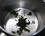 簡単！厚揚げとワカメのお味噌汁作り方2写真
