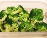 幼児食！ブロッコリーの黒胡麻和え作り方2写真
