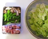 キャベツと豚肉と獅子唐のごま酢味噌炒め♪作り方2写真
