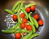 トマトと夏野菜のガーリック炒め作り方6写真
