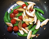 トマトと夏野菜のガーリック炒め作り方7写真