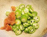 夏の食材！無農薬生オクラの梅おかか和え☆作り方1写真
