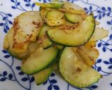 ズッキーニとじゃがいものカレー粉炒め作り方3写真