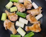 風邪撃退！ネギと手羽元の簡単！旨味スープ作り方3写真