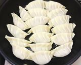 美味しくアレンジ ✦ガパオ餃子✦作り方5写真