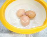 放置で簡単！つるんと茹で卵のむき方♬作り方3写真